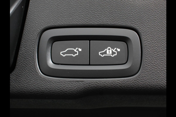 Volvo XC60 2.0 T6 Plug-in hybrid AWD Plus Black Edition Climate control | Adaptieve cruise control | Panorama dak | Stoel verwarming | Stuur verwarming | Navigatie | Camera | LED | Apple Carplay/ Android Auto