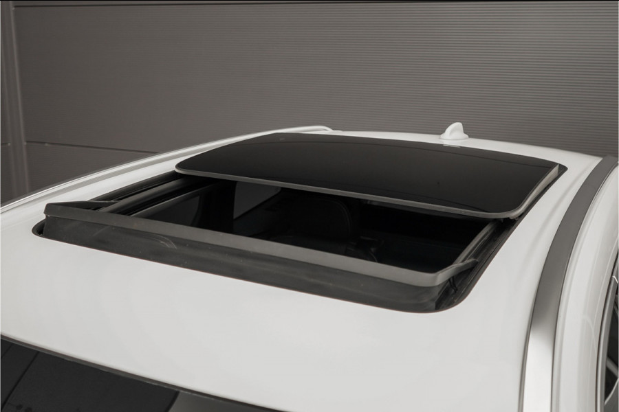 Volvo XC60 2.0 T5 AWD R-Design Pano Stoel & Stuurverw H/K Trekhaak 21"