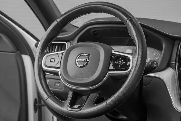 Volvo XC60 2.0 T5 AWD R-Design Pano Stoel & Stuurverw H/K Trekhaak 21"