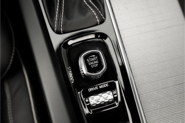 Volvo XC60 2.0 T5 AWD R-Design Pano Stoel & Stuurverw H/K Trekhaak 21"