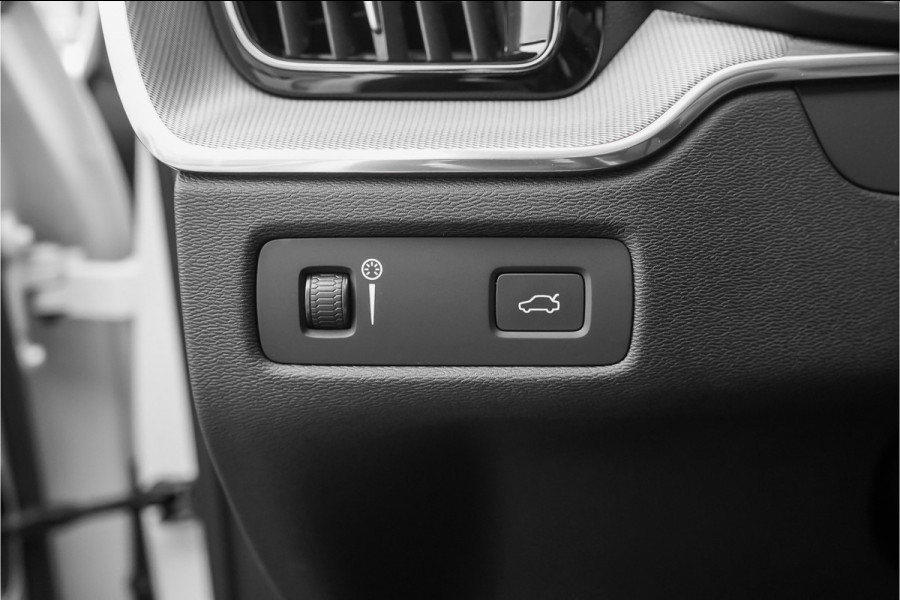 Volvo XC60 2.0 T5 AWD R-Design Pano Stoel & Stuurverw H/K Trekhaak 21"