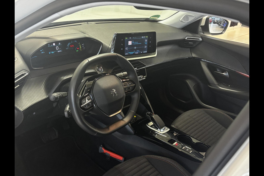 Peugeot e-2008 EV Active Pack 50 kWh SOH 92,2% |Navigatie | Parkeersensoren achter | Cruise control