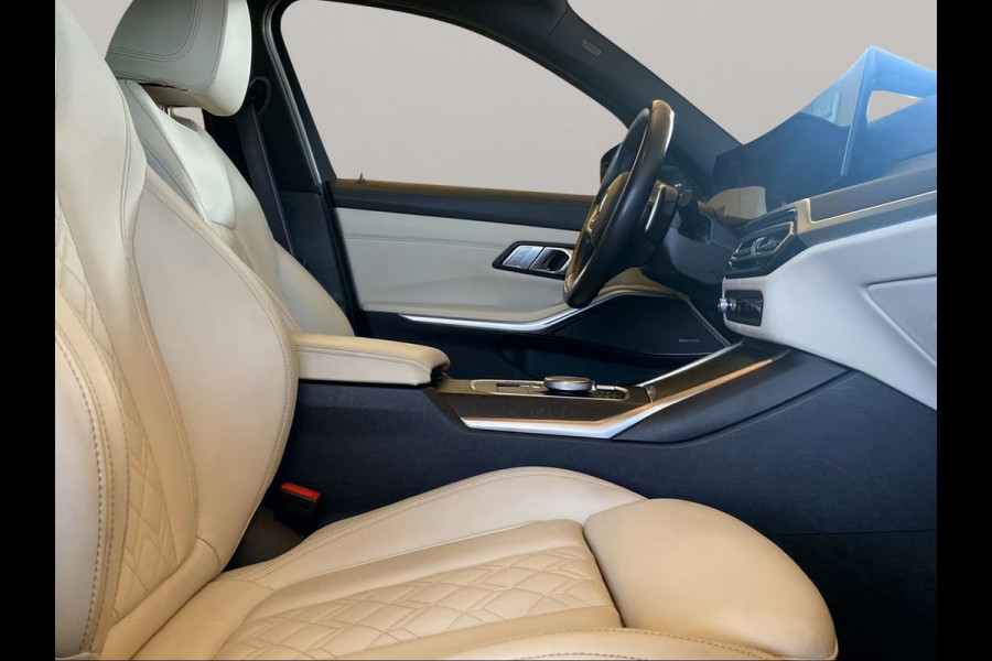 BMW 3 Serie Touring 330e M-SPORT (LCi) ** INDIVIDUAL, FULL OPTIONS, o.a. IND. LEDER, TREKH, 19-inch LMV, ** 1e EIG - UNFALLFREI ** ** INFORMEER OOK NAAR ONZE AANTREKKELIJKE FINANCIAL-LEASE TARIEVEN **