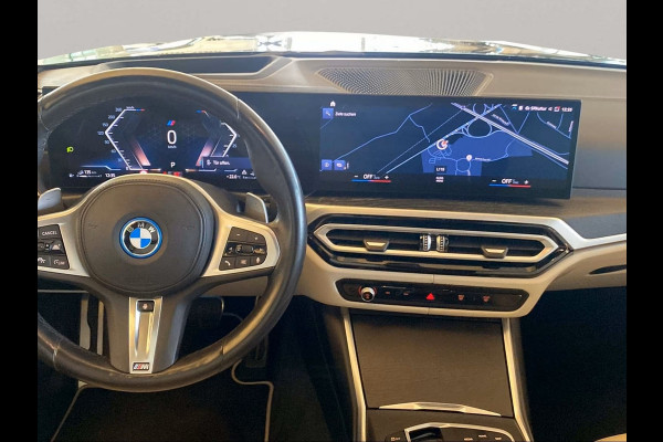 BMW 3 Serie Touring 330e M-SPORT (LCi) ** INDIVIDUAL, FULL OPTIONS, o.a. IND. LEDER, TREKH, 19-inch LMV, ** 1e EIG - UNFALLFREI ** ** INFORMEER OOK NAAR ONZE AANTREKKELIJKE FINANCIAL-LEASE TARIEVEN **