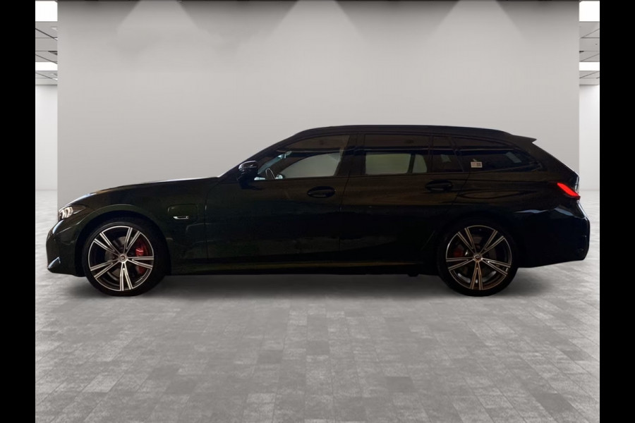 BMW 3 Serie Touring 330e M-SPORT (LCi) ** INDIVIDUAL, FULL OPTIONS, o.a. IND. LEDER, TREKH, 19-inch LMV, ** 1e EIG - UNFALLFREI ** ** INFORMEER OOK NAAR ONZE AANTREKKELIJKE FINANCIAL-LEASE TARIEVEN **