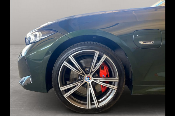BMW 3 Serie Touring 330e M-SPORT (LCi) ** INDIVIDUAL, FULL OPTIONS, o.a. IND. LEDER, TREKH, 19-inch LMV, ** 1e EIG - UNFALLFREI ** ** INFORMEER OOK NAAR ONZE AANTREKKELIJKE FINANCIAL-LEASE TARIEVEN **