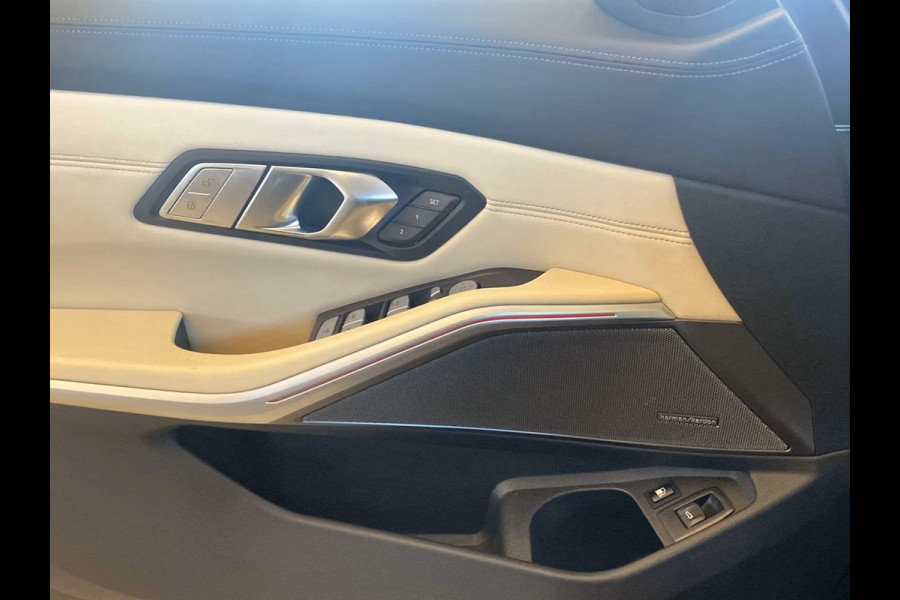 BMW 3 Serie Touring 330e M-SPORT (LCi) ** INDIVIDUAL, FULL OPTIONS, o.a. IND. LEDER, TREKH, 19-inch LMV, ** 1e EIG - UNFALLFREI ** ** INFORMEER OOK NAAR ONZE AANTREKKELIJKE FINANCIAL-LEASE TARIEVEN **