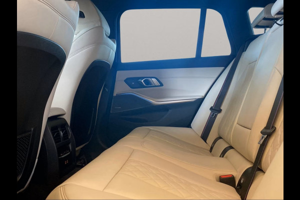 BMW 3 Serie Touring 330e M-SPORT (LCi) ** INDIVIDUAL, FULL OPTIONS, o.a. IND. LEDER, TREKH, 19-inch LMV, ** 1e EIG - UNFALLFREI ** ** INFORMEER OOK NAAR ONZE AANTREKKELIJKE FINANCIAL-LEASE TARIEVEN **