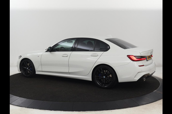 BMW 3-serie 320i M Sport | Head-Up | Stoelverwarming | Leder/Alcantara | Carplay | Live Cockpit | Keyless | Sportstoelen | Climate control