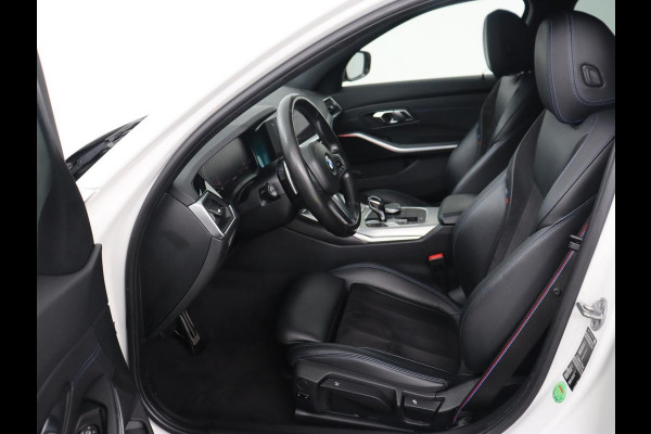 BMW 3-serie 320i M Sport | Head-Up | Stoelverwarming | Leder/Alcantara | Carplay | Live Cockpit | Keyless | Sportstoelen | Climate control