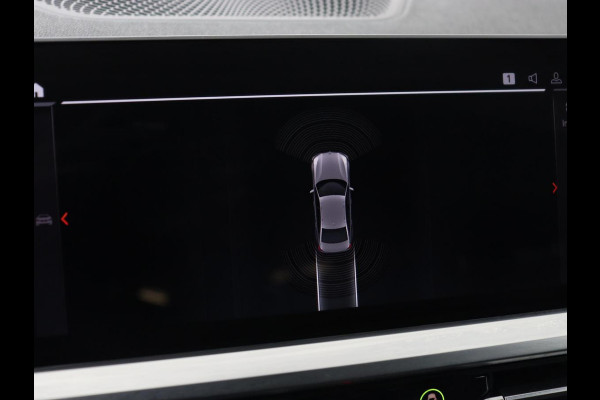 BMW 3-serie 320i M Sport | Head-Up | Stoelverwarming | Leder/Alcantara | Carplay | Live Cockpit | Keyless | Sportstoelen | Climate control