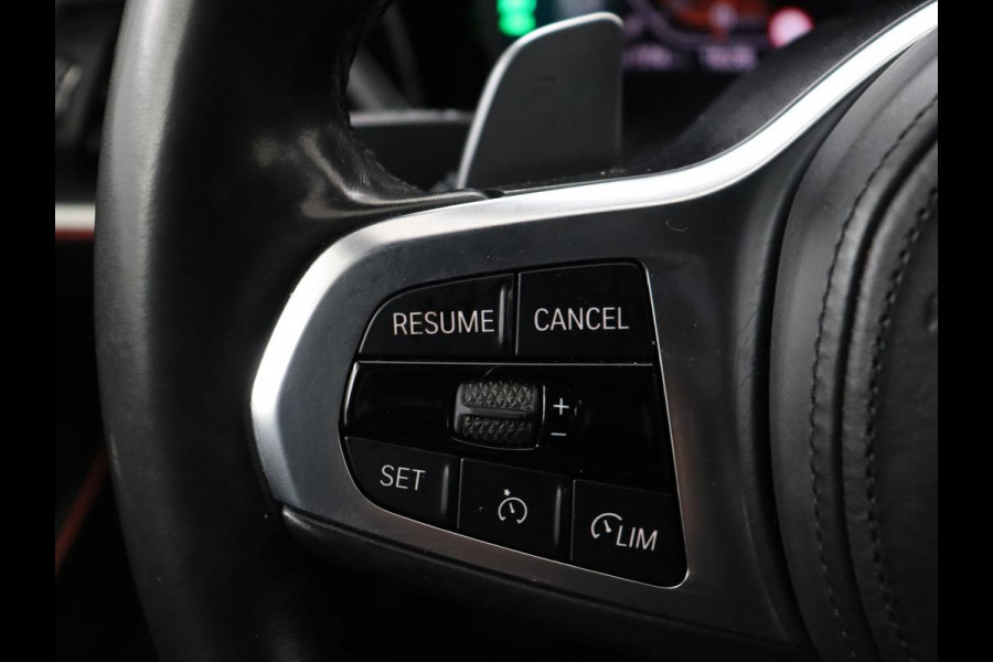 BMW 3-serie 320i M Sport | Head-Up | Stoelverwarming | Leder/Alcantara | Carplay | Live Cockpit | Keyless | Sportstoelen | Climate control