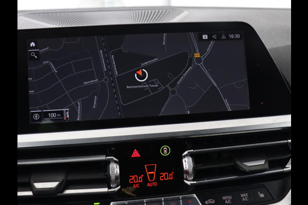 BMW 3-serie 320i M Sport | Head-Up | Stoelverwarming | Leder/Alcantara | Carplay | Live Cockpit | Keyless | Sportstoelen | Climate control