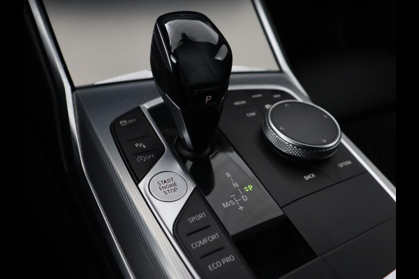BMW 3-serie 320i M Sport | Head-Up | Stoelverwarming | Leder/Alcantara | Carplay | Live Cockpit | Keyless | Sportstoelen | Climate control