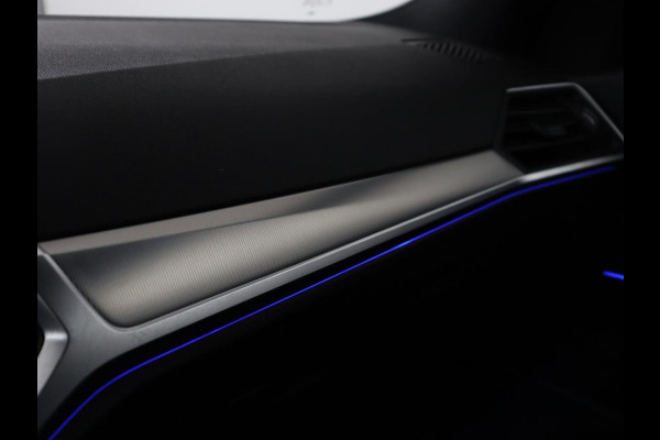 BMW 3-serie 320i M Sport | Head-Up | Stoelverwarming | Leder/Alcantara | Carplay | Live Cockpit | Keyless | Sportstoelen | Climate control