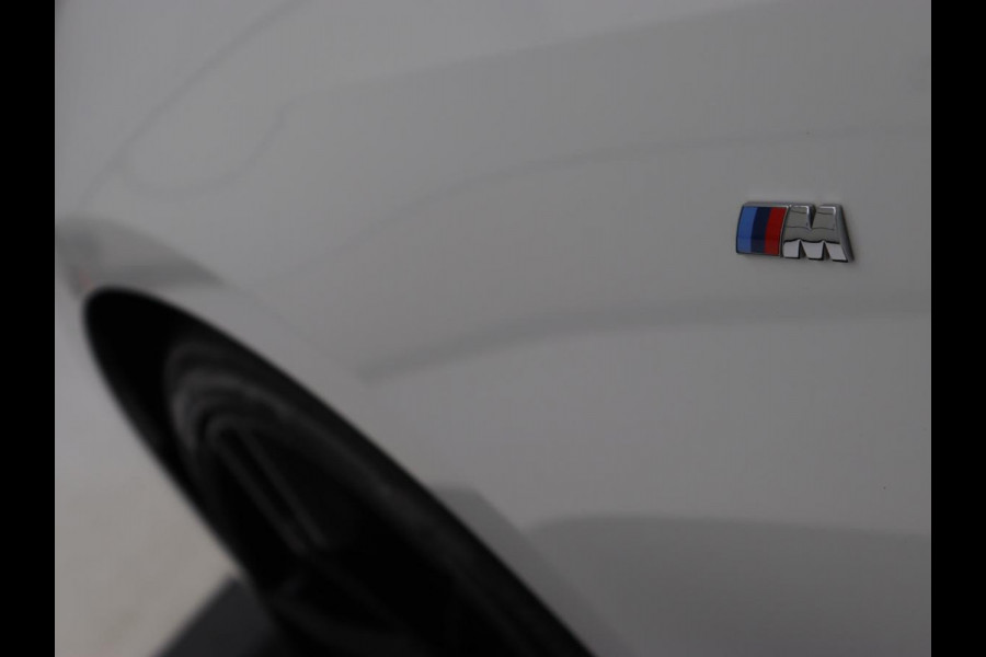 BMW 3-serie 320i M Sport | Head-Up | Stoelverwarming | Leder/Alcantara | Carplay | Live Cockpit | Keyless | Sportstoelen | Climate control