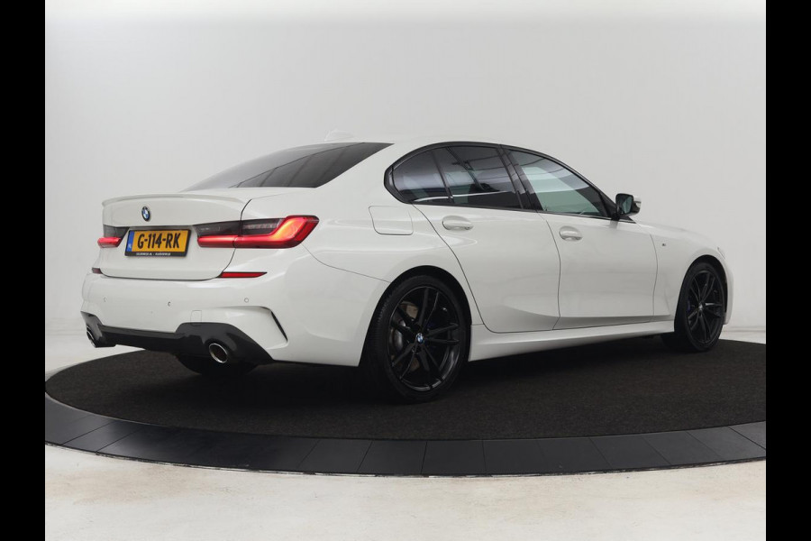 BMW 3-serie 320i M Sport | Head-Up | Stoelverwarming | Leder/Alcantara | Carplay | Live Cockpit | Keyless | Sportstoelen | Climate control