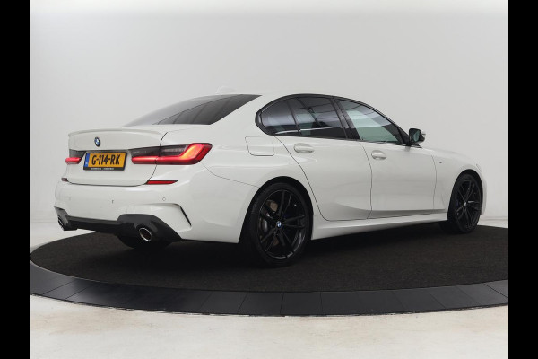 BMW 3-serie 320i M Sport | Head-Up | Stoelverwarming | Leder/Alcantara | Carplay | Live Cockpit | Keyless | Sportstoelen | Climate control
