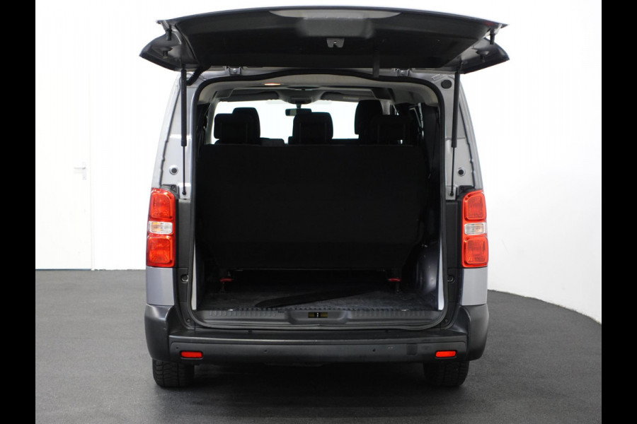 Toyota Proace Shuttle 1.5 D-4D Navigator Long L3H1 |9 Persoons | Navigatie | Parkeersensoren | Carplay | Cruise Control | DAB |