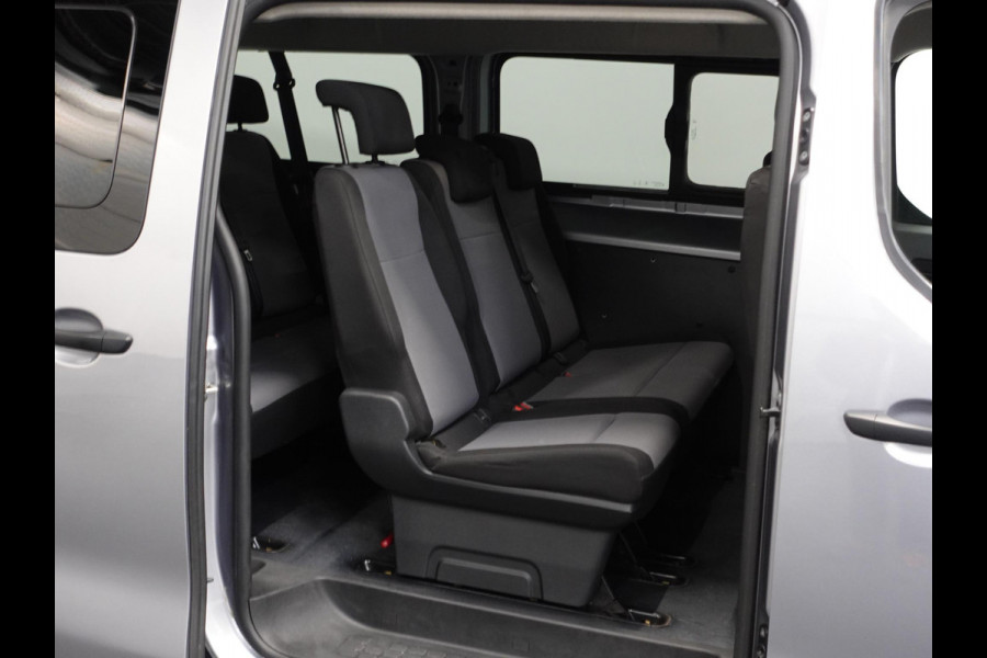 Toyota Proace Shuttle 1.5 D-4D Navigator Long L3H1 |9 Persoons | Navigatie | Parkeersensoren | Carplay | Cruise Control | DAB |
