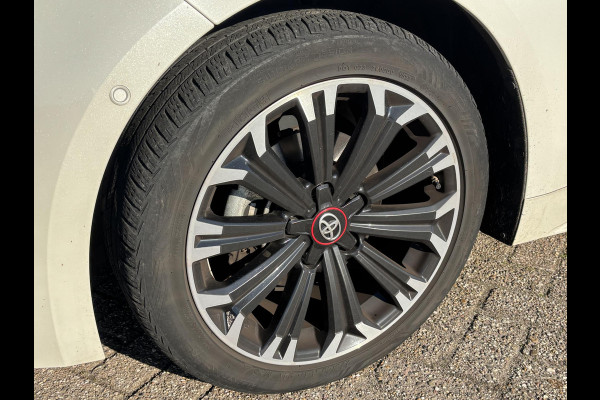 Toyota Corolla Touring Sports 1.8 Hybrid GR-Sport | SCI | 122pk | Trekhaak | Adaptieve Cruise | Stoelverwarming | 18 inch velgen | Full LED