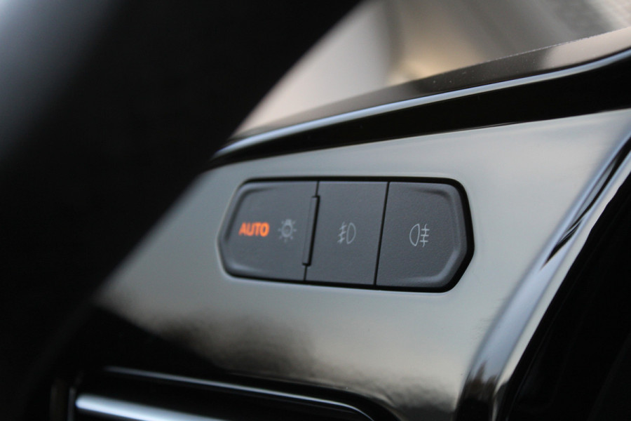 Ford Transit Connect 2.0 EcoBlue L2 Limited 123pk - Automaat - Keyless - ACC - Blindspot - Carplay/Android - Rijklaar