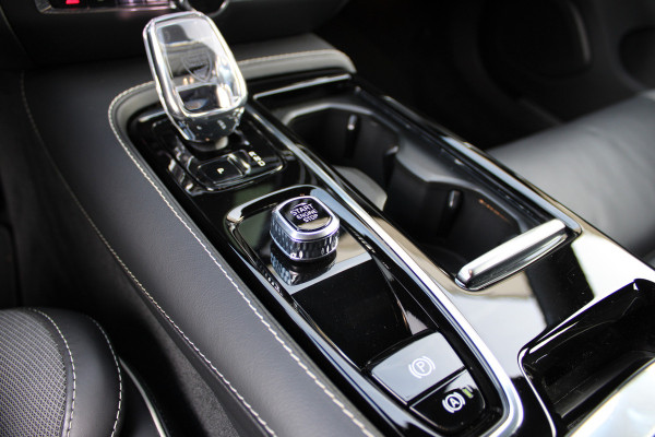 Volvo V60 2.0 T6 Plug-in hybrid AWD Plus Dark | Trekhaak Actie | SOH 96% | Camera | Elektrische achterklep | Leder | Memory