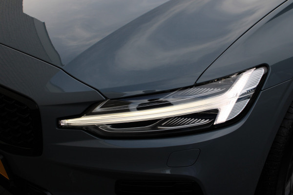 Volvo V60 2.0 T6 Plug-in hybrid AWD Plus Dark | Trekhaak Actie | SOH 96% | Camera | Elektrische achterklep | Leder | Memory