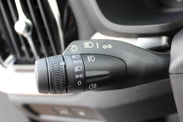 Volvo V60 2.0 T6 Plug-in hybrid AWD Plus Dark | Trekhaak Actie | SOH 96% | Camera | Elektrische achterklep | Leder | Memory