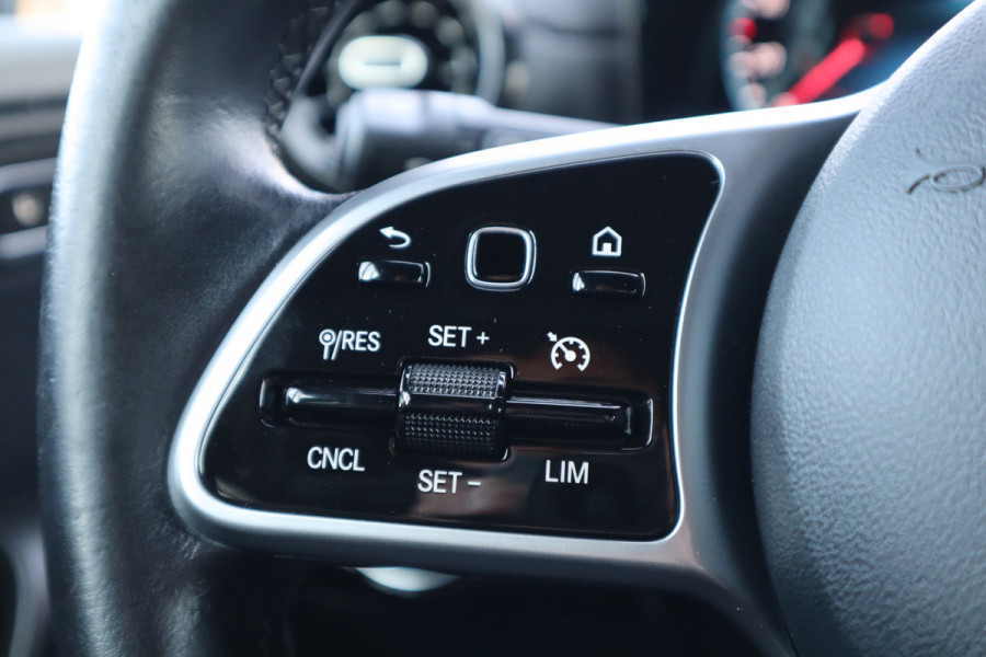 Mercedes-Benz A-Klasse 180 Business Solution | Camera | Stoelverwarming |