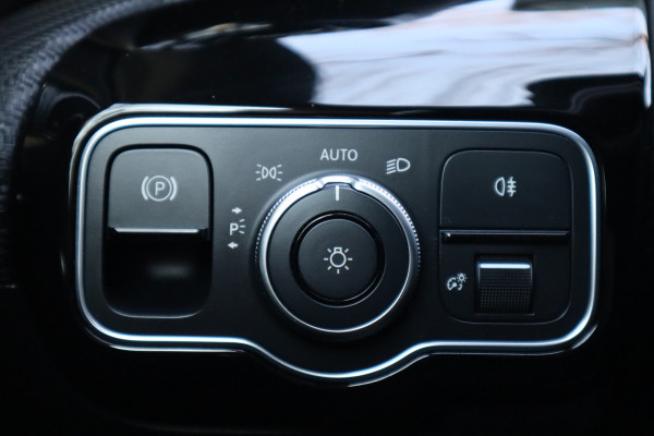Mercedes-Benz A-Klasse 180 Business Solution | Camera | Stoelverwarming |