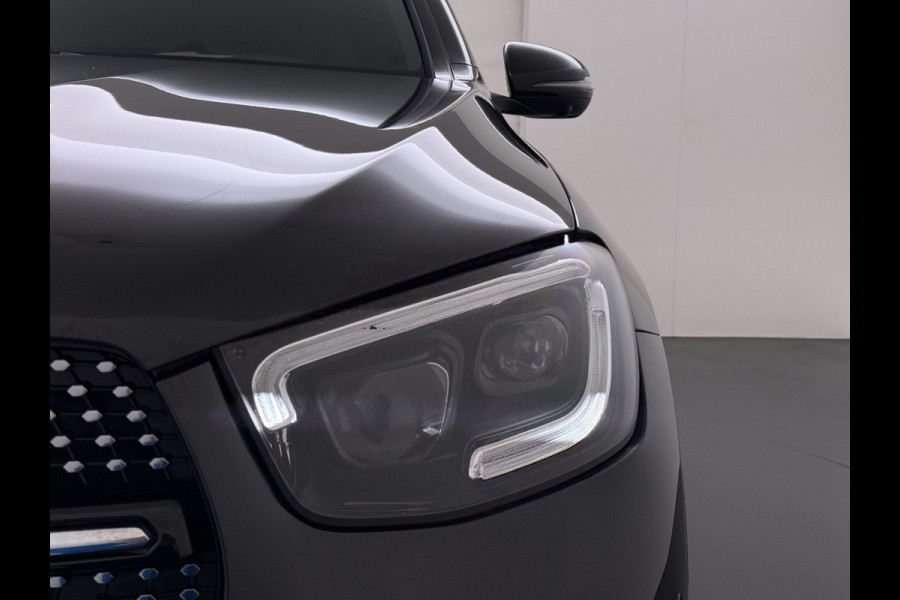 Mercedes-Benz GLC 300e AMG Coupé // Headup // Luchtvering // Memory // Burmester // 360 Camera // Distronic // Rijassistentie pakket // Keyless //