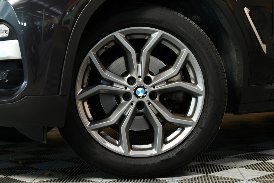 BMW X3 xDrive20d AUT Executive PANO LEDER NAV FULL-LED PDC "18