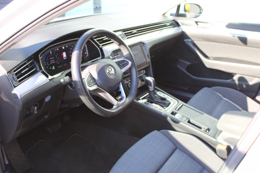 Volkswagen Passat Variant 1.4 218pk TSI PHEV GTE Business | Panoramadak | Adaptieve cruise | Stoelverwarming | Elektrische kofferklep