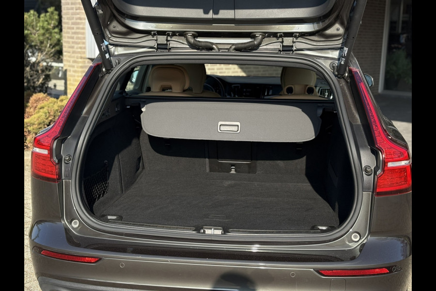 Volvo V60 2.0 T4 Momentum Pro |1e Eigenaar | Leder, Navi, Camera, Stoelverw., El. A.klep | Polestar Engineered |Dealeronderhouden|