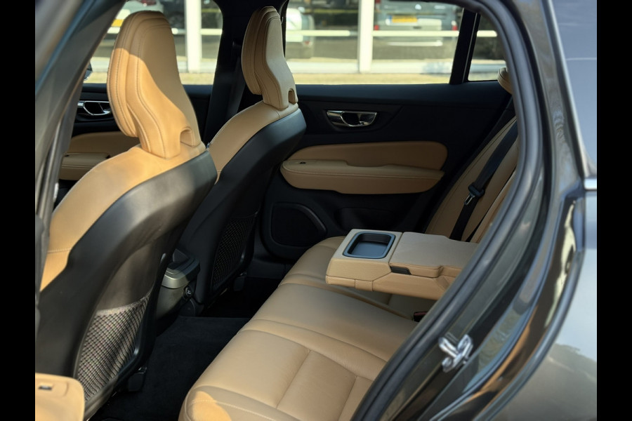 Volvo V60 2.0 T4 Momentum Pro |1e Eigenaar | Leder, Navi, Camera, Stoelverw., El. A.klep | Polestar Engineered |Dealeronderhouden|
