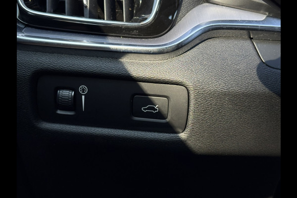 Volvo V60 2.0 T4 Momentum Pro |1e Eigenaar | Leder, Navi, Camera, Stoelverw., El. A.klep | Polestar Engineered |Dealeronderhouden|