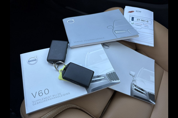 Volvo V60 2.0 T4 Momentum Pro |1e Eigenaar | Leder, Navi, Camera, Stoelverw., El. A.klep | Polestar Engineered |Dealeronderhouden|