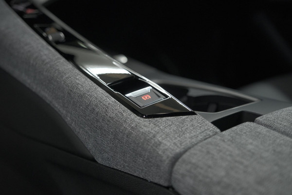 Peugeot 3008 1.2 Hybrid 136 GT | Panoramdak | 360 Camera | Stoelverwarming | Elektrische Kofferklep | Allseason Banden