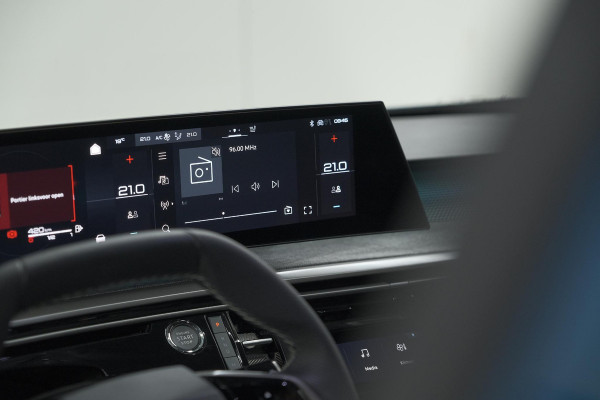 Peugeot 3008 1.2 Hybrid 136 GT | Panoramdak | 360 Camera | Stoelverwarming | Elektrische Kofferklep | Allseason Banden