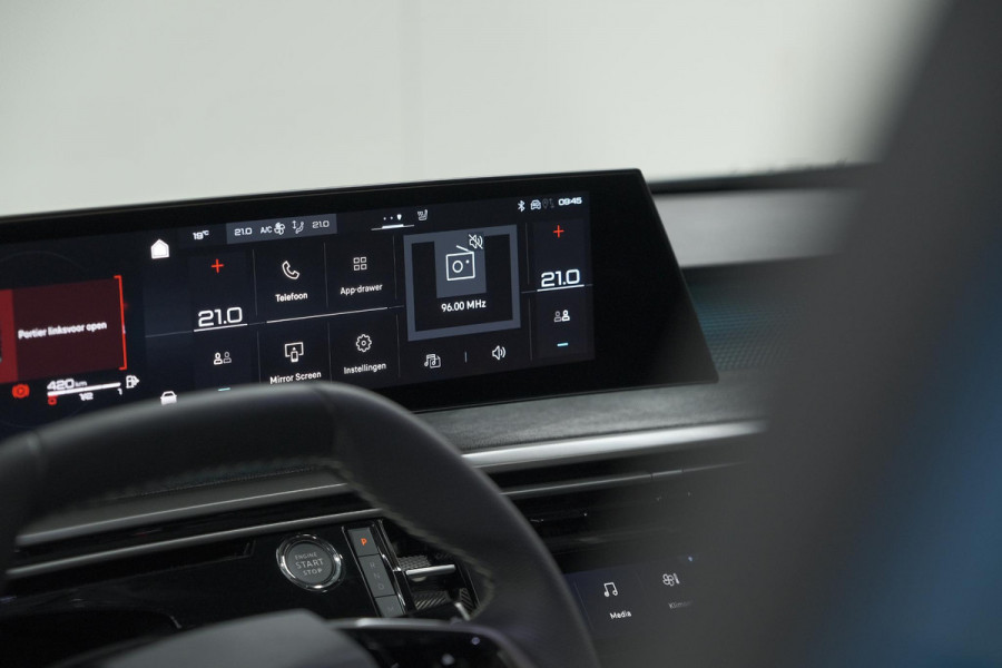 Peugeot 3008 1.2 Hybrid 136 GT | Panoramdak | 360 Camera | Stoelverwarming | Elektrische Kofferklep | Allseason Banden