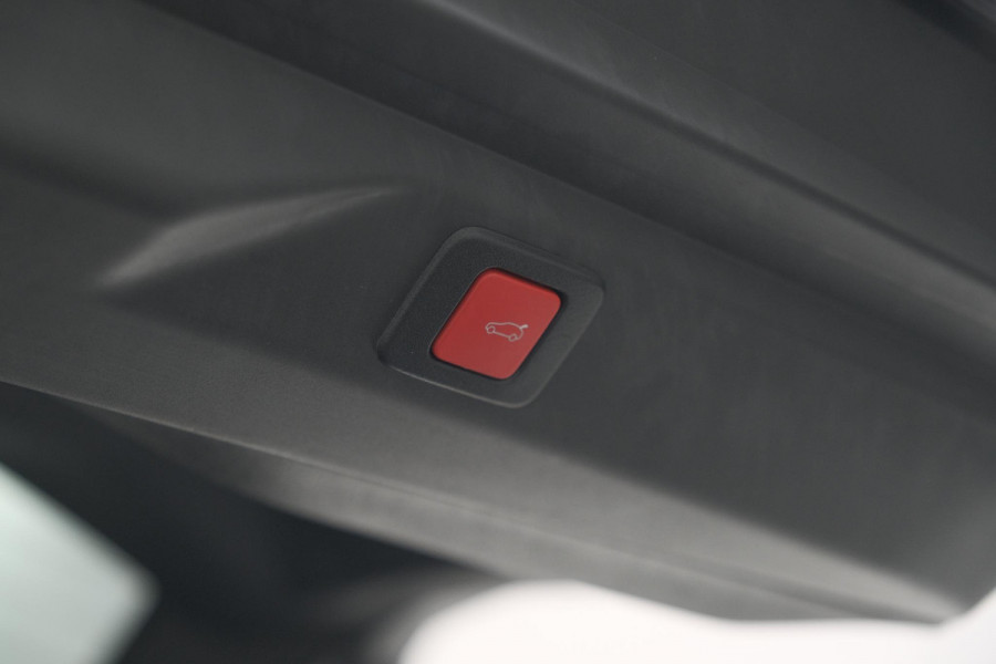 Peugeot 3008 1.2 Hybrid 136 GT | Panoramdak | 360 Camera | Stoelverwarming | Elektrische Kofferklep | Allseason Banden