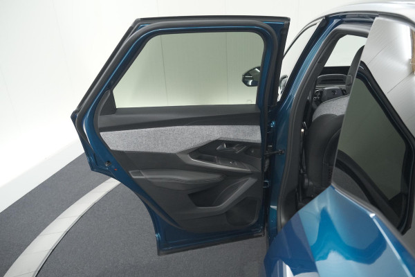 Peugeot 3008 1.2 Hybrid 136 GT | Panoramdak | 360 Camera | Stoelverwarming | Elektrische Kofferklep | Allseason Banden