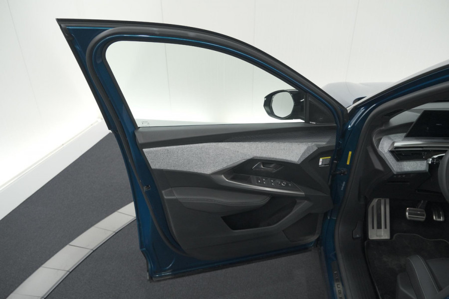 Peugeot 3008 1.2 Hybrid 136 GT | Panoramdak | 360 Camera | Stoelverwarming | Elektrische Kofferklep | Allseason Banden