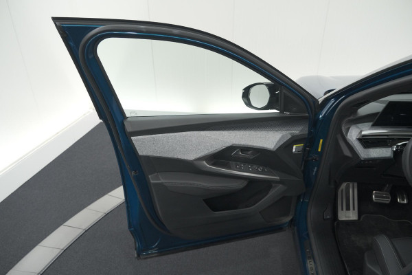 Peugeot 3008 1.2 Hybrid 136 GT | Panoramdak | 360 Camera | Stoelverwarming | Elektrische Kofferklep | Allseason Banden