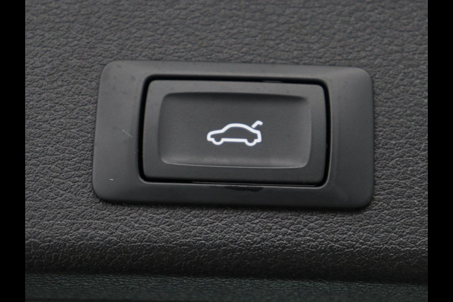 Audi A4 35 TFSI Business Edition | Leder | Stoelverwarming | Trekhaak | Adaptive cruise | Full LED | Carplay | Virtual Cockpit | Navigatie | File Assistent | Climate control | Parkeerhulp | Bluetooth