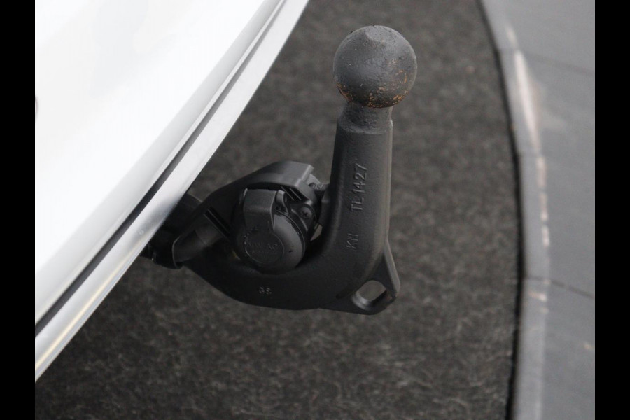 Audi A4 35 TFSI Business Edition | Leder | Stoelverwarming | Trekhaak | Adaptive cruise | Full LED | Carplay | Virtual Cockpit | Navigatie | File Assistent | Climate control | Parkeerhulp | Bluetooth