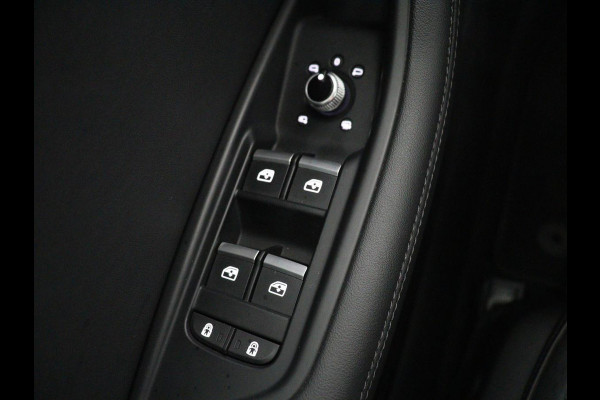 Audi A4 35 TFSI Business Edition | Leder | Stoelverwarming | Trekhaak | Adaptive cruise | Full LED | Carplay | Virtual Cockpit | Navigatie | File Assistent | Climate control | Parkeerhulp | Bluetooth