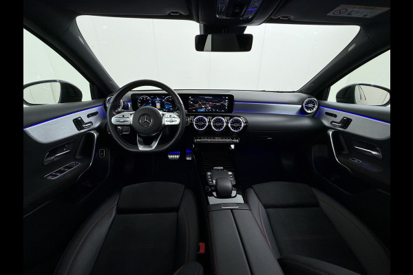 Mercedes-Benz A-Klasse 250e AMG // Panorama dak // Sfeerverlichting // Memory // MultiBeam LED // Advanced Audio // Keyless // 18" AMG Velgen // Widesc