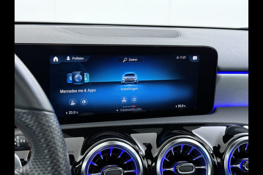 Mercedes-Benz A-Klasse 250e AMG // Panorama dak // Sfeerverlichting // Memory // MultiBeam LED // Advanced Audio // Keyless // 18" AMG Velgen // Widesc
